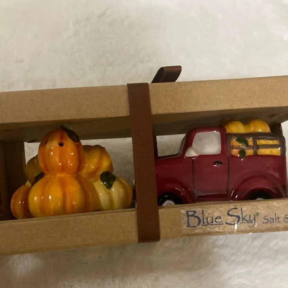 Blue Sky Autumn Truck and Pumpkin Shakers